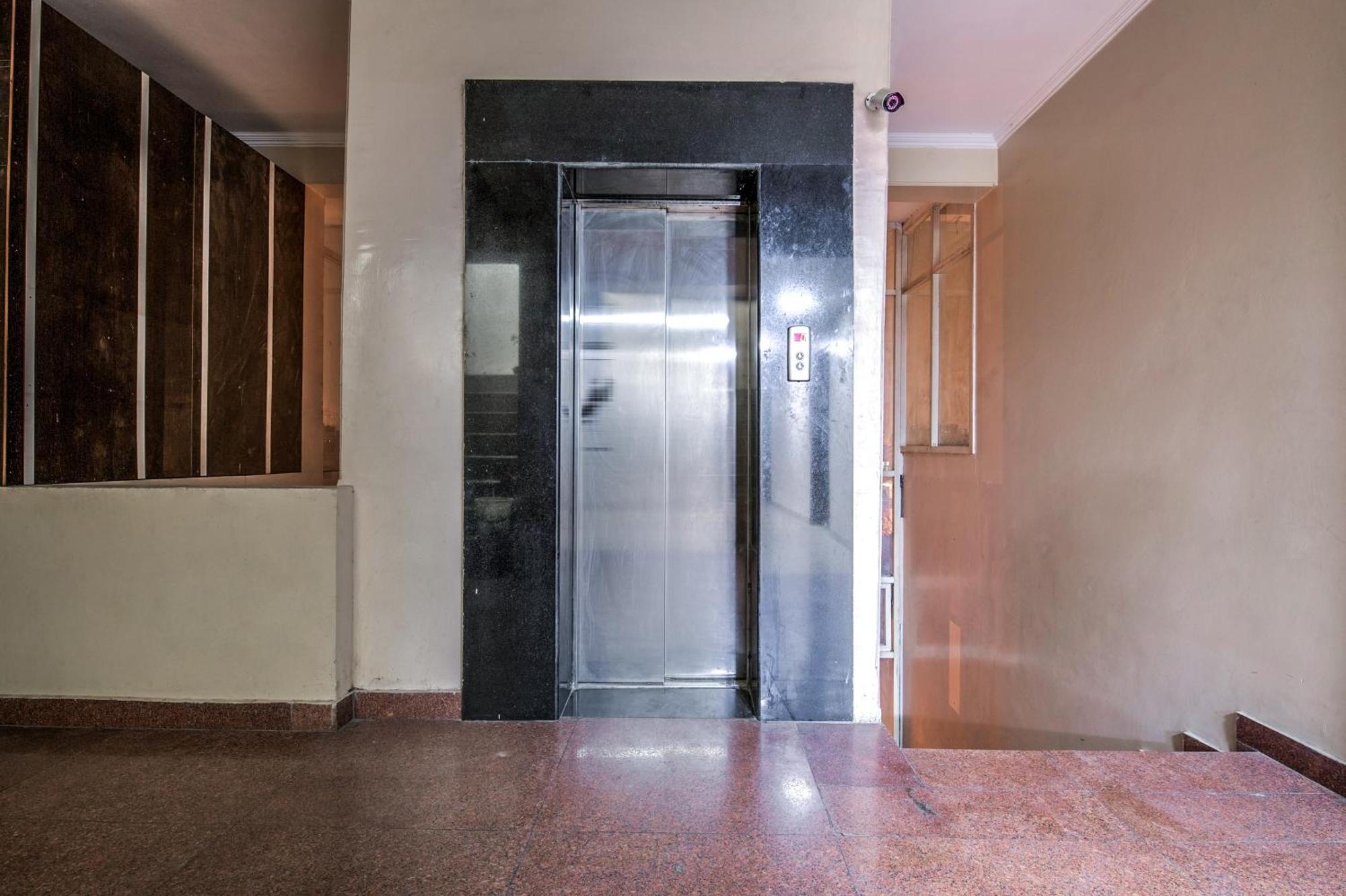 Hotel O Crosswinds Residency Indirapuram Екстериор снимка