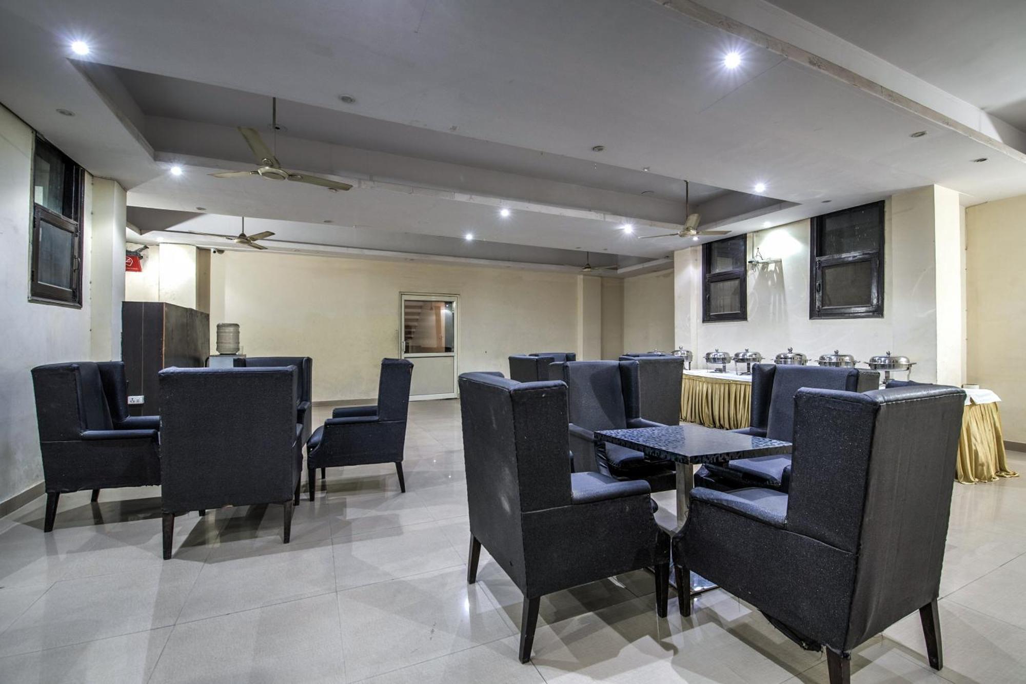 Hotel O Crosswinds Residency Indirapuram Екстериор снимка