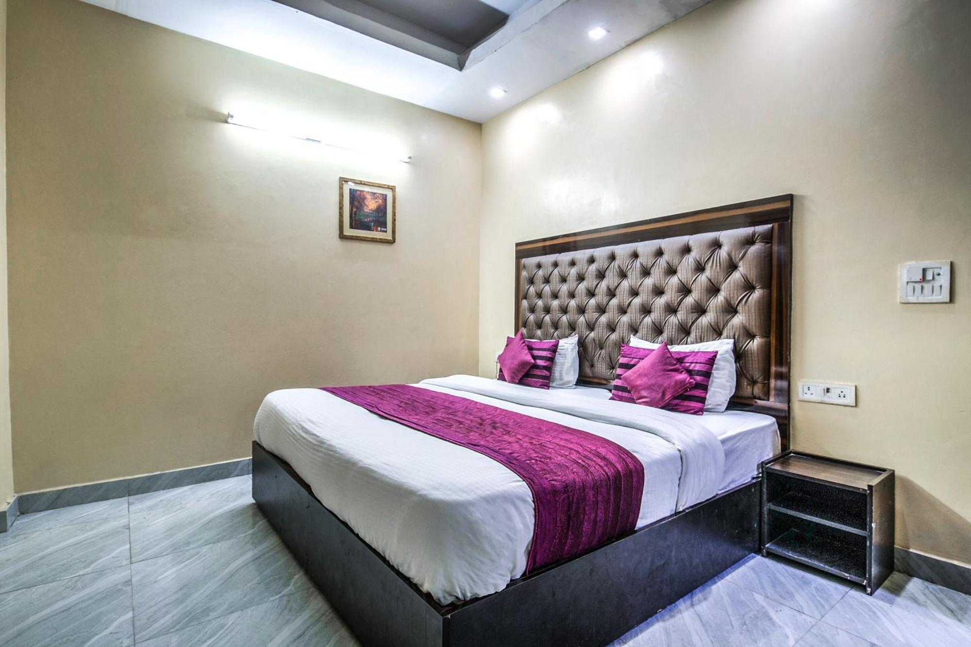 Hotel O Crosswinds Residency Indirapuram Екстериор снимка
