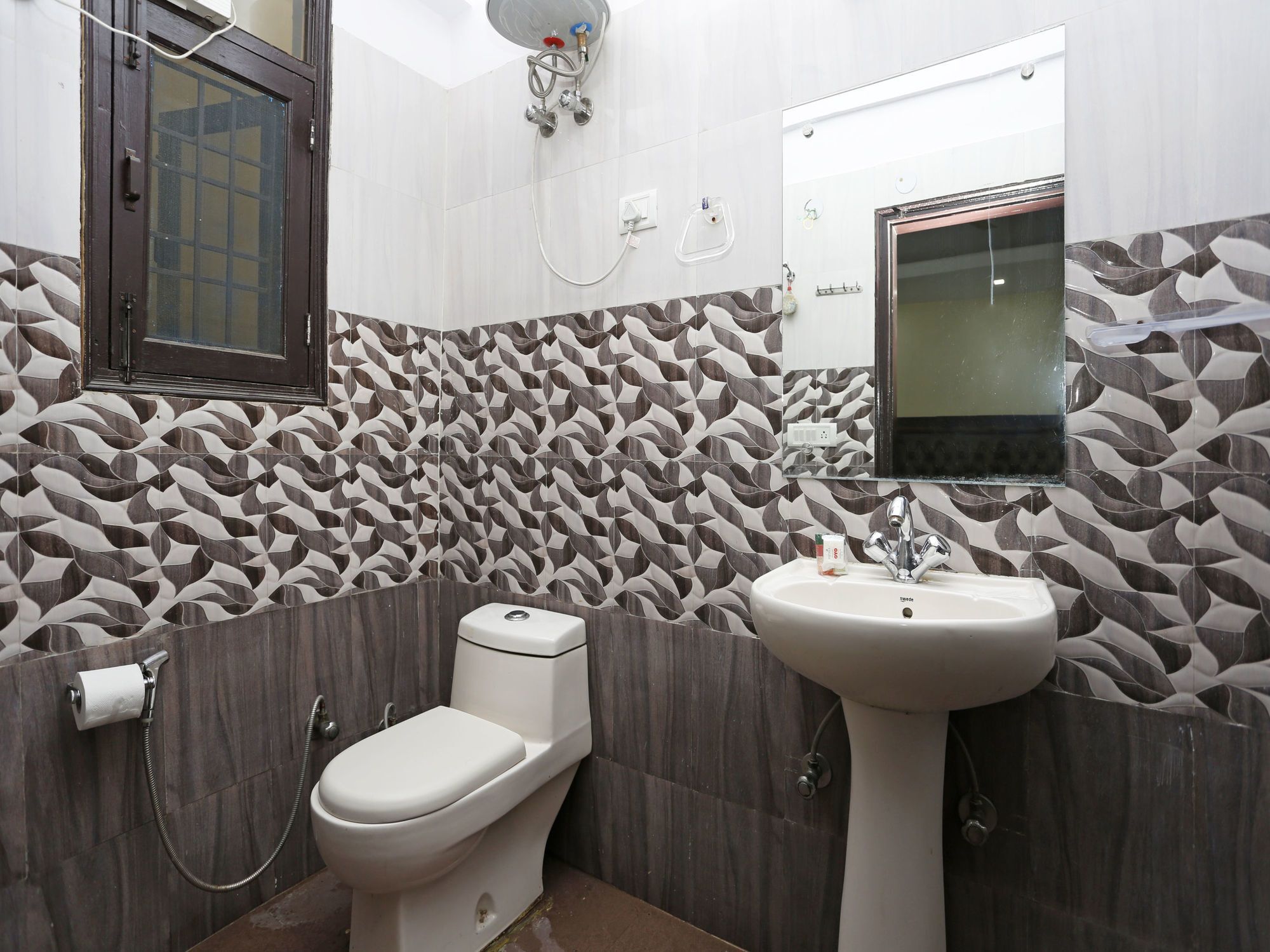 Hotel O Crosswinds Residency Indirapuram Екстериор снимка